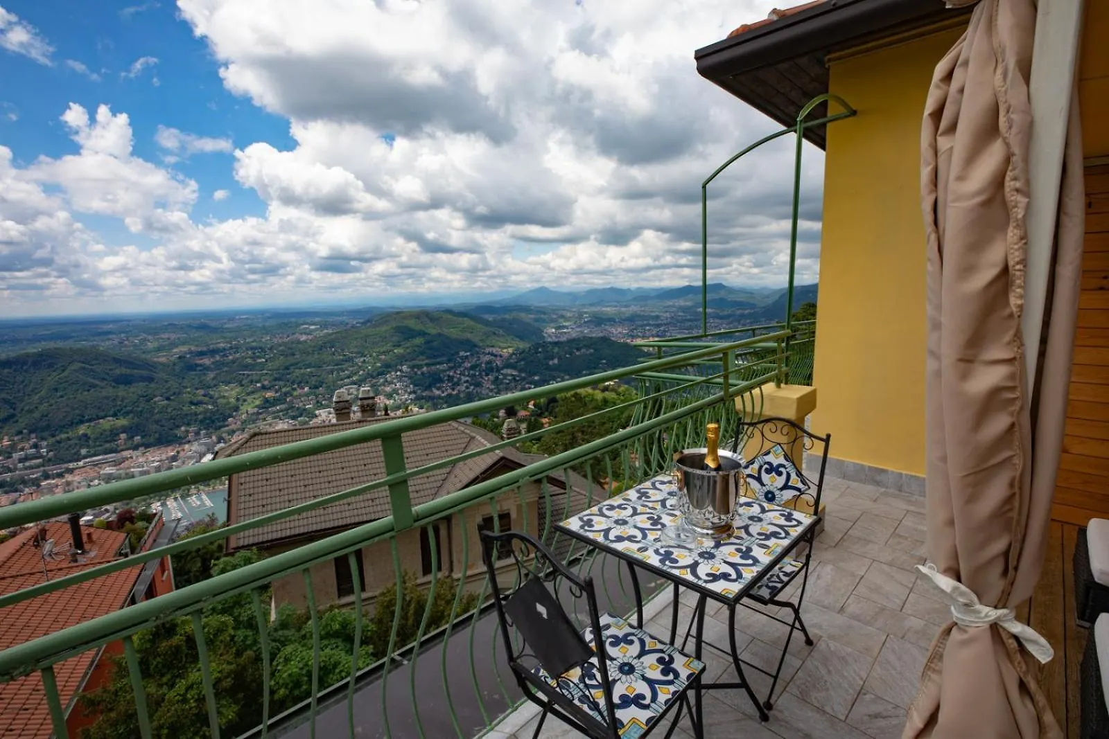 Hotel Vista Lago Brunate 3*,  Itália
