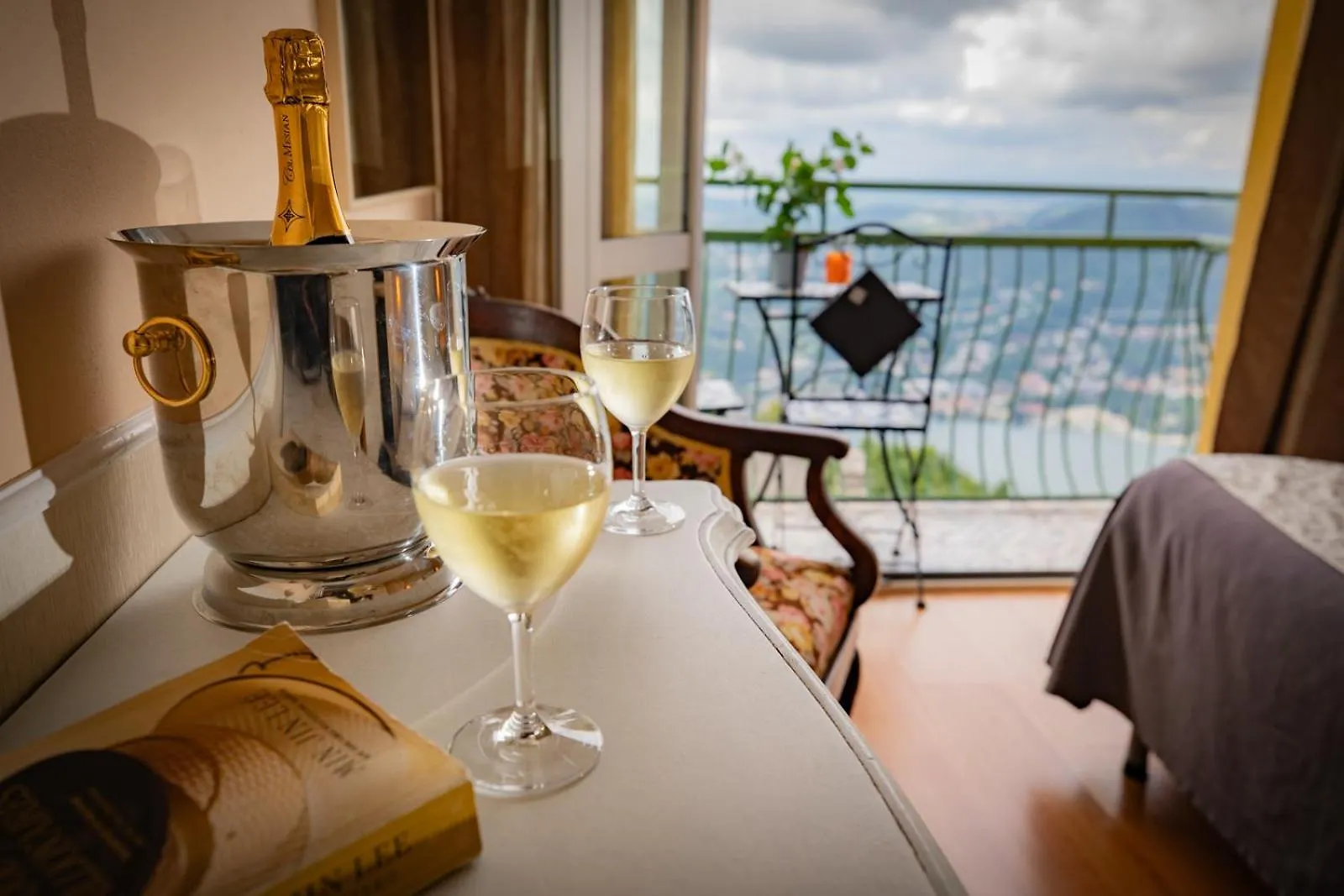 Hotel Vista Lago Brunate 3*,  Italia