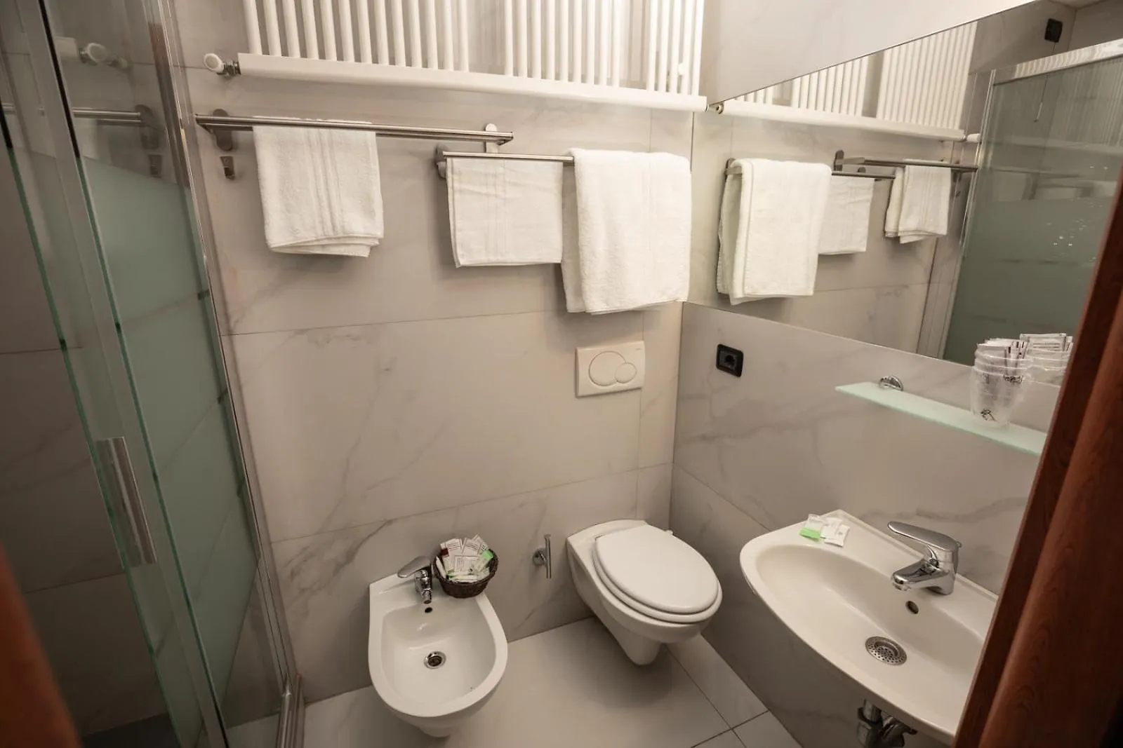 Hotel Vista Lago Brunate 3*,  Italia