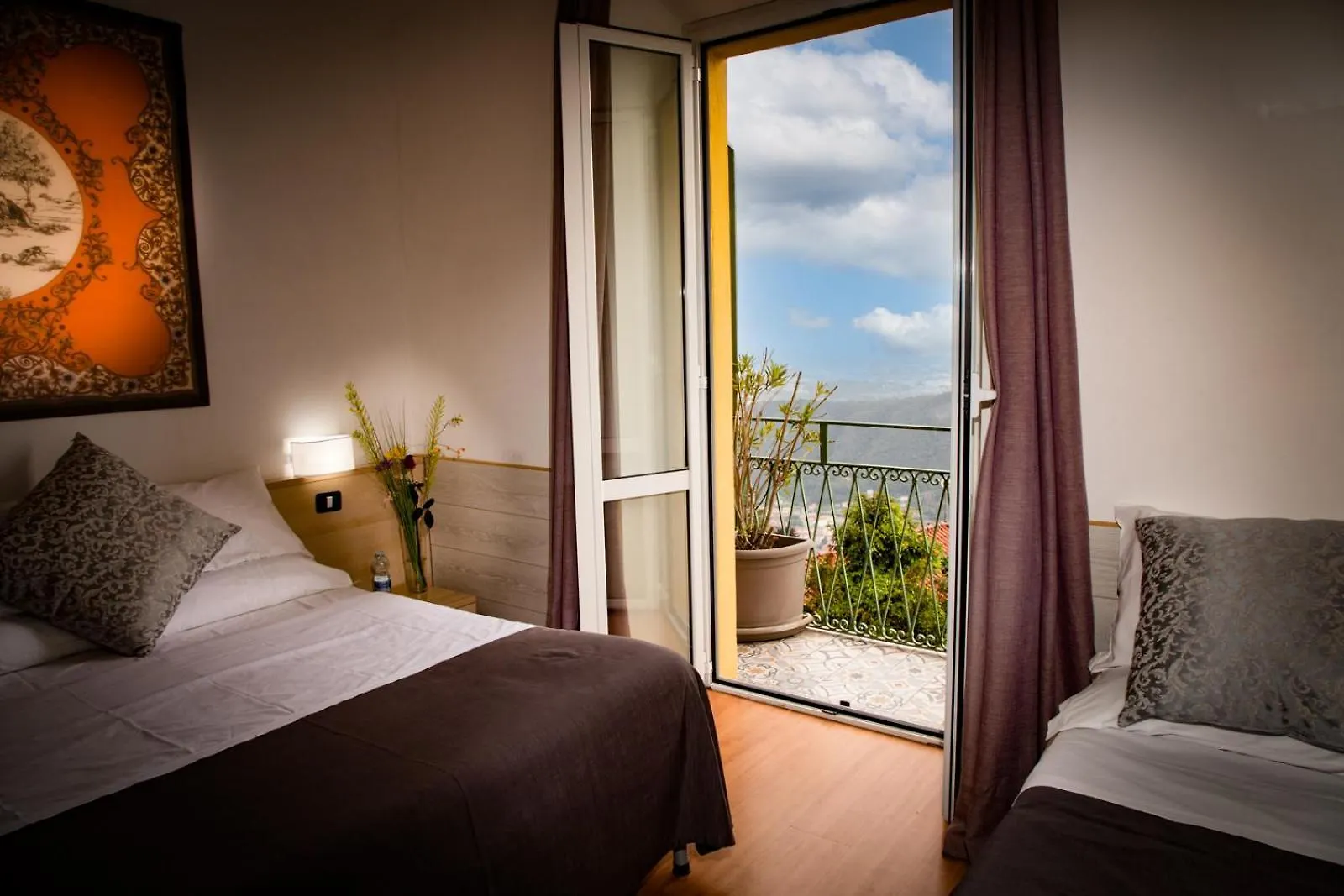 Hotel Vista Lago Brunate 3*,